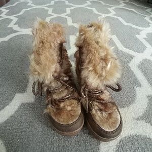 Toddler girl size 10 fur boots